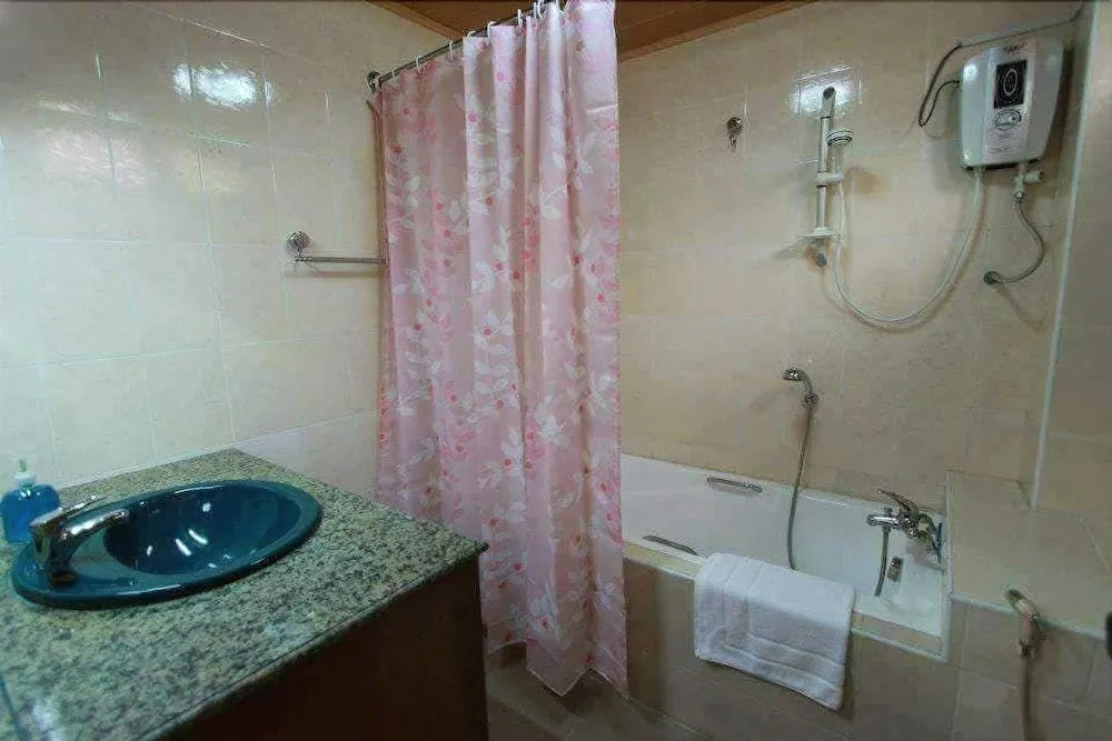 Adler Lady Guesthouse - Women Only