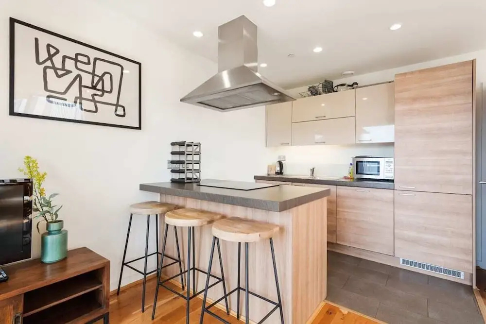 Chic 1 BDR W/balcony in Greenwich, 7mins to st