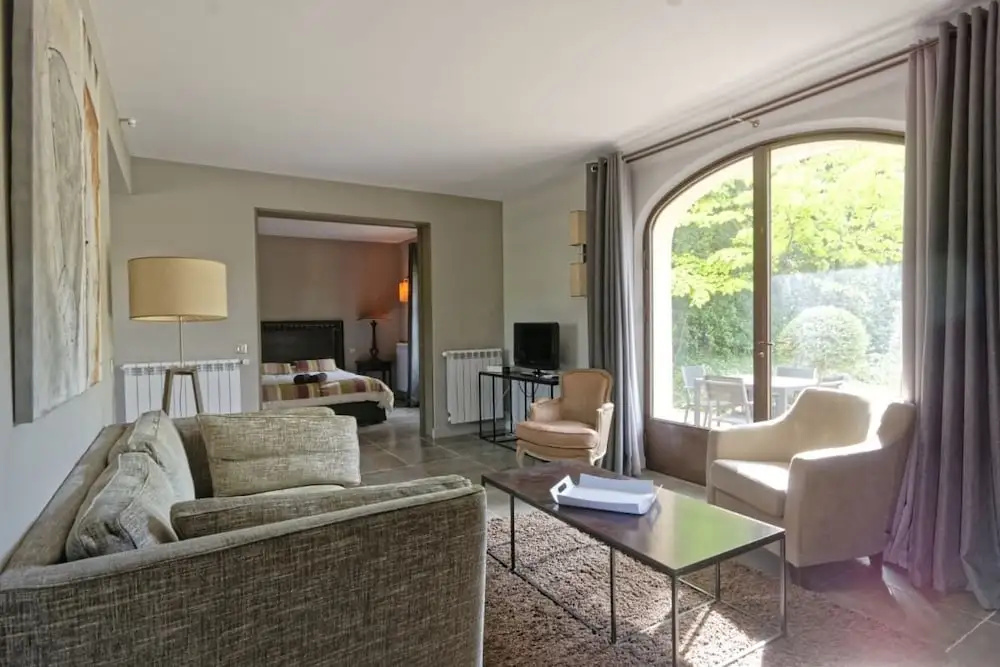 Ravel Private Apartment