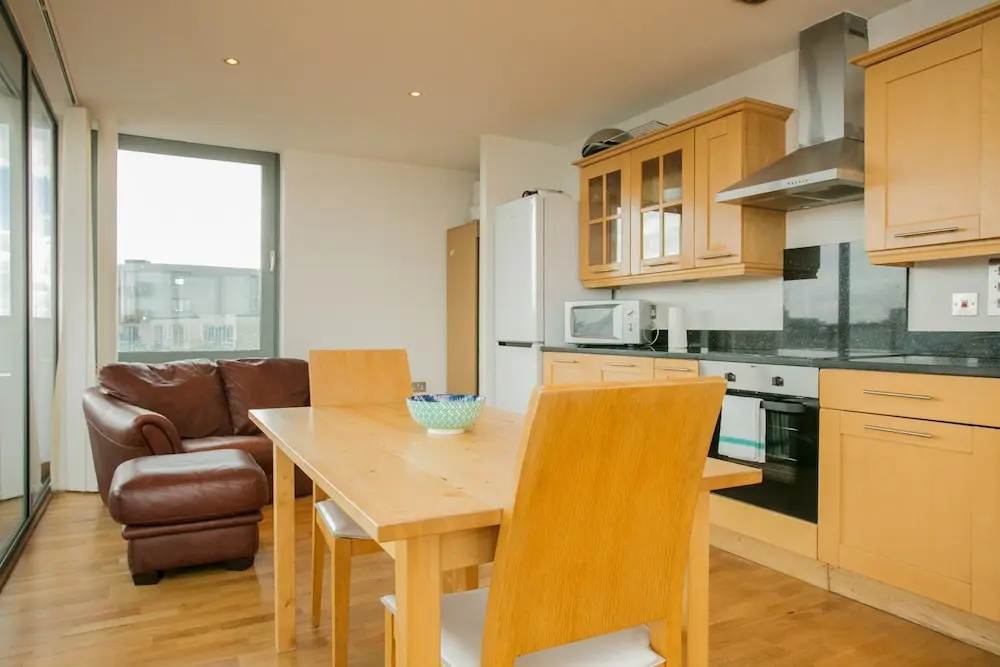 3 Bedroom Flat In East London