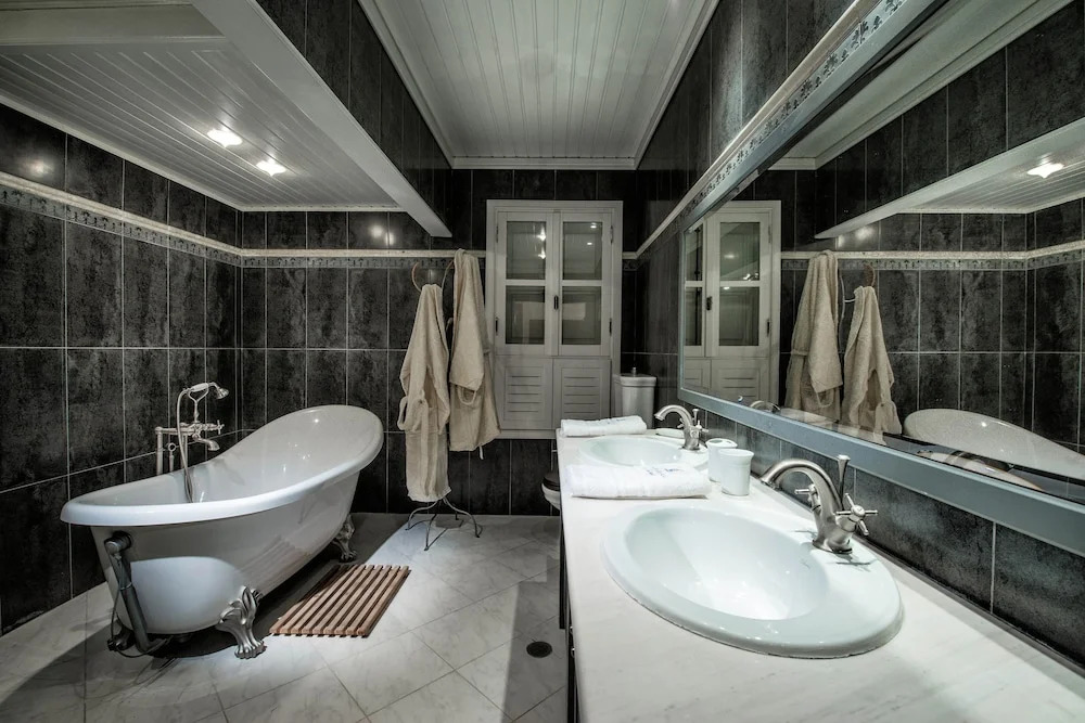 Lemuria Manor, Wine Dark Sea Villas