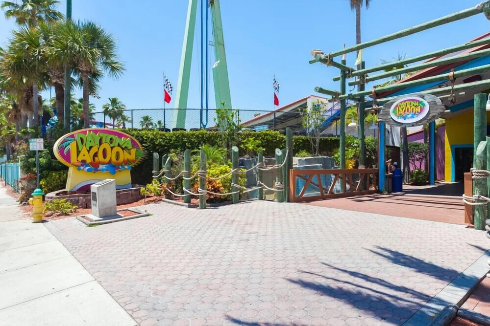 Ocean Walk 2328