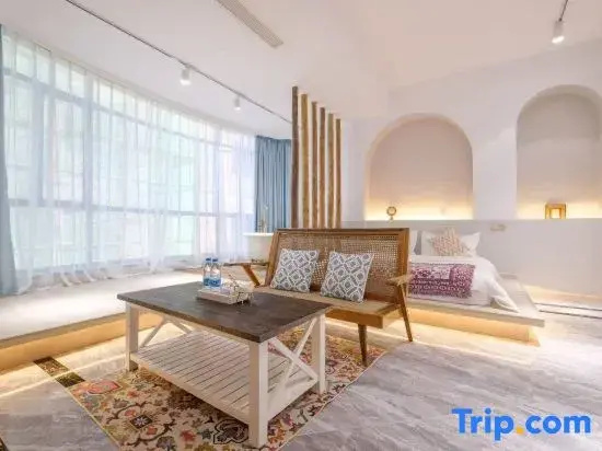 Juruo Boutique Homestay (Quanzhou Dongstation Branch)