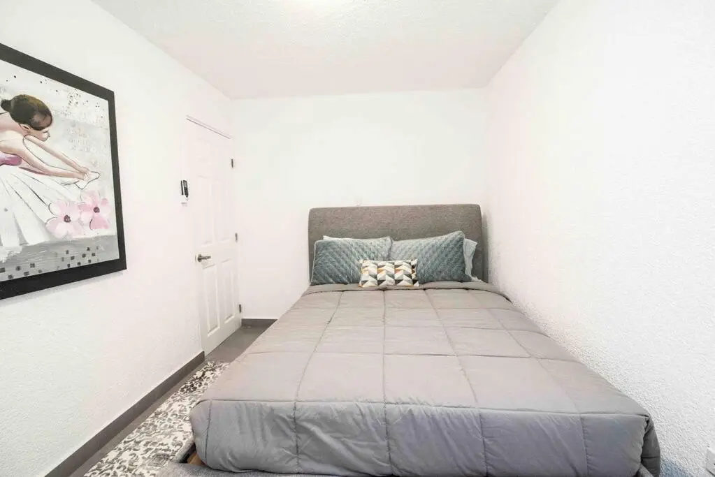 Blissful 3BR Art District Apt with PK & Fast WiFi