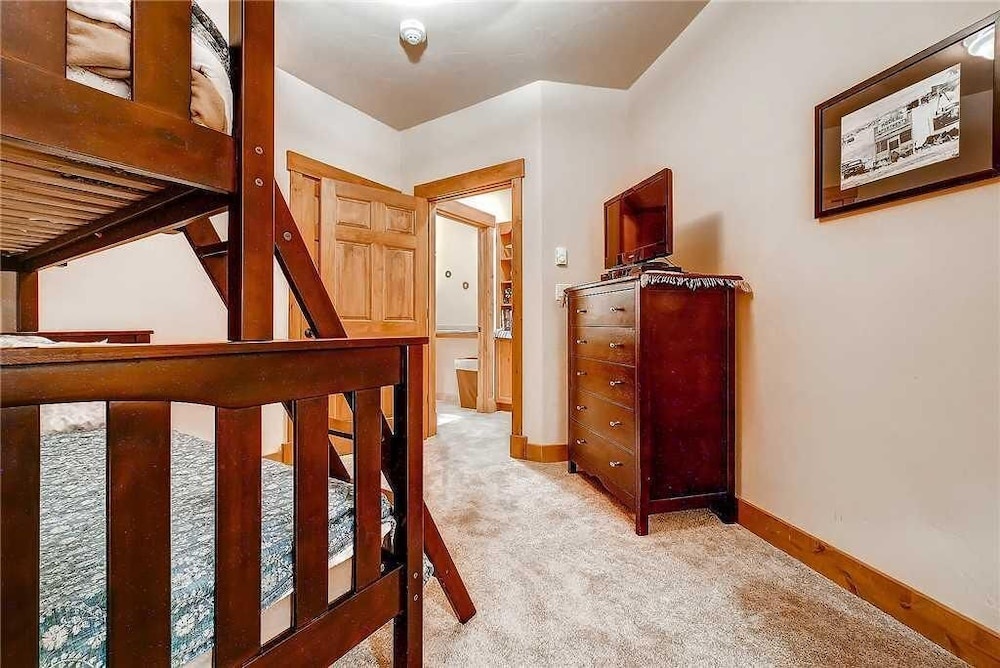 3301 Champagne Lodge, Trappeur's Crossing Apartment 2