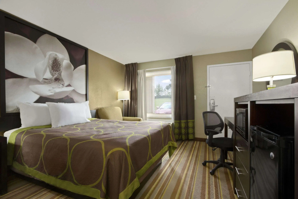 Super 8 by Wyndham Tupelo Airport
