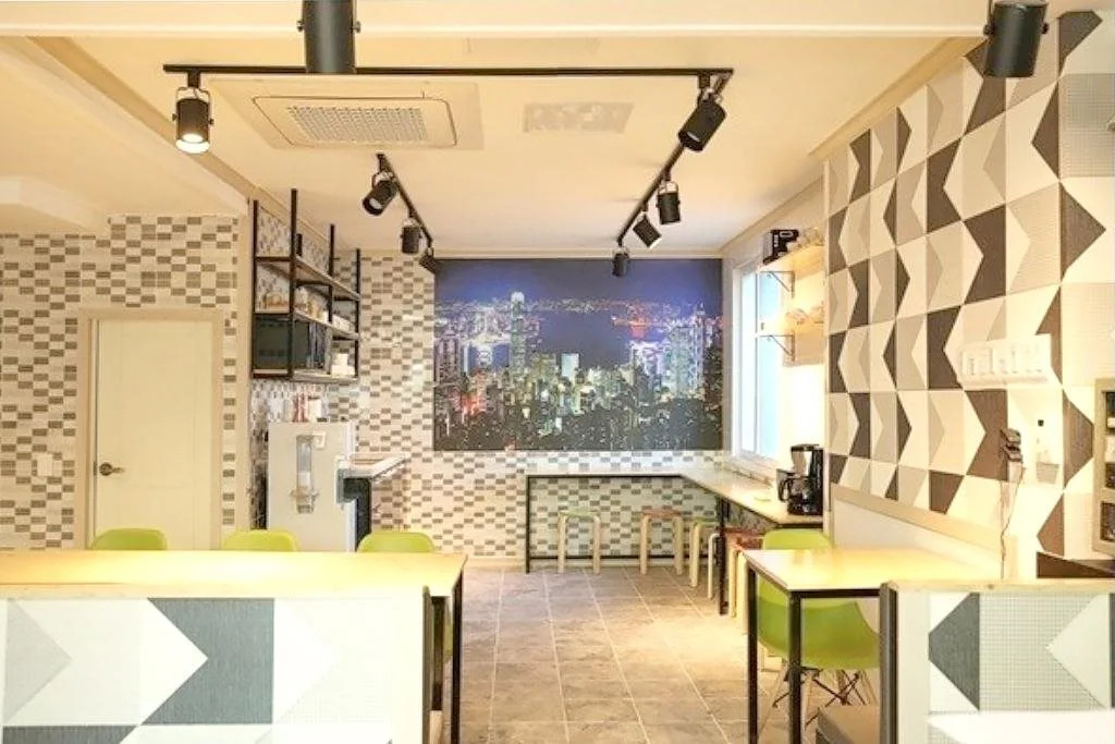 Moiri Guesthouse - Hostel