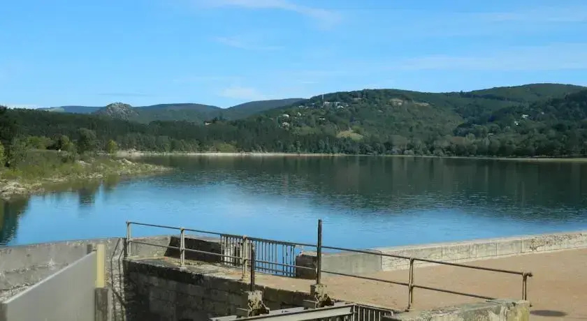 Aujuseb