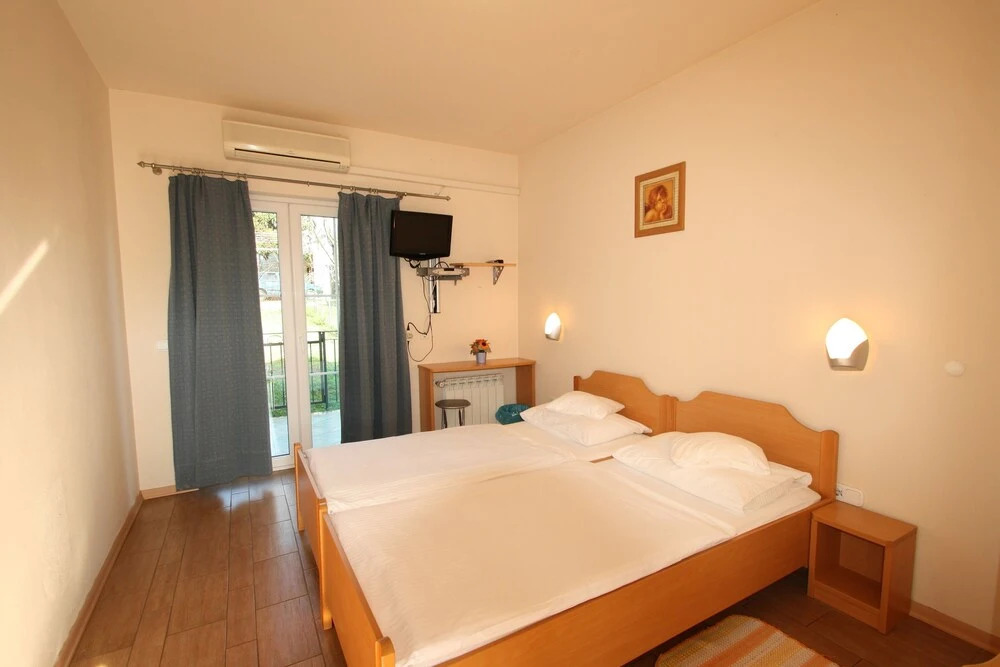 Cozy room in Porec city entrance