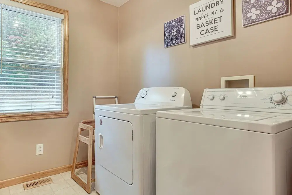 Spacious Home in Helen w/ Porch & Balcony!
