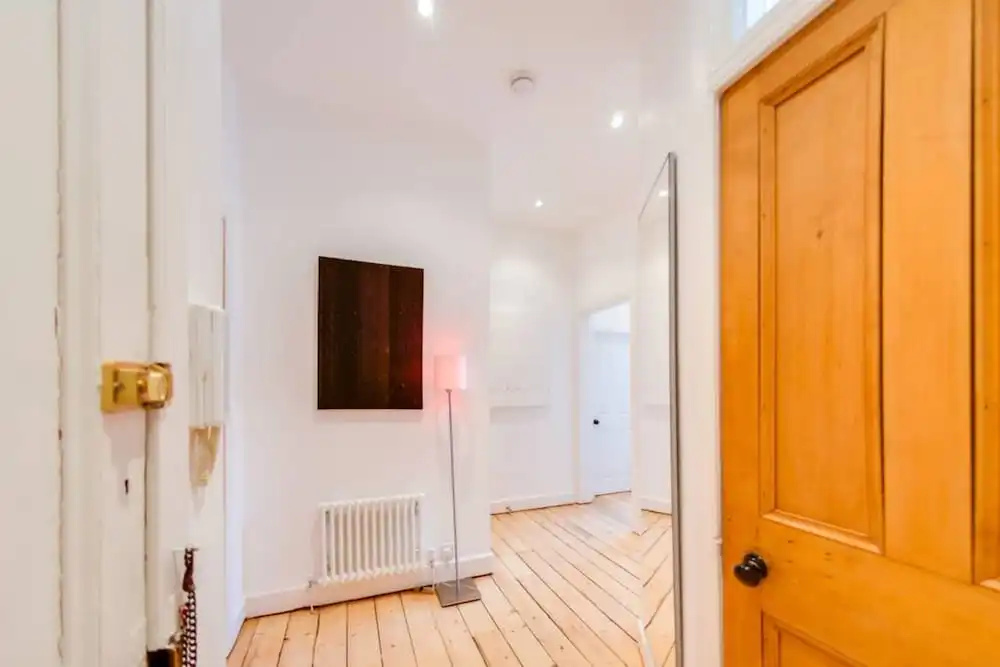 2 Bedroom Apartment With Cinema Screen Sleeps 5