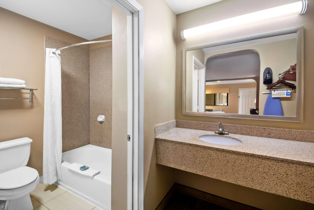Best Western Cedar Inn