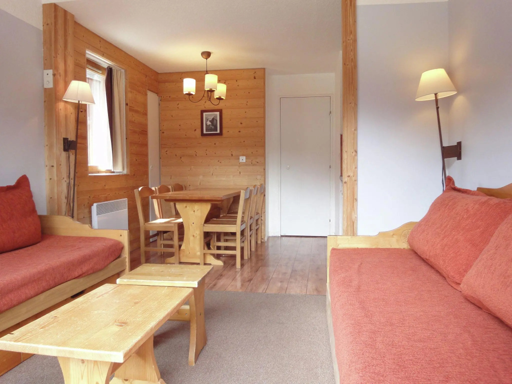 Apartment with balcony on the south adjacent to the slopes in Meribel-Mottaret