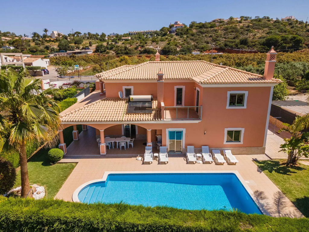 Spacious villa in Albufeira with private pool