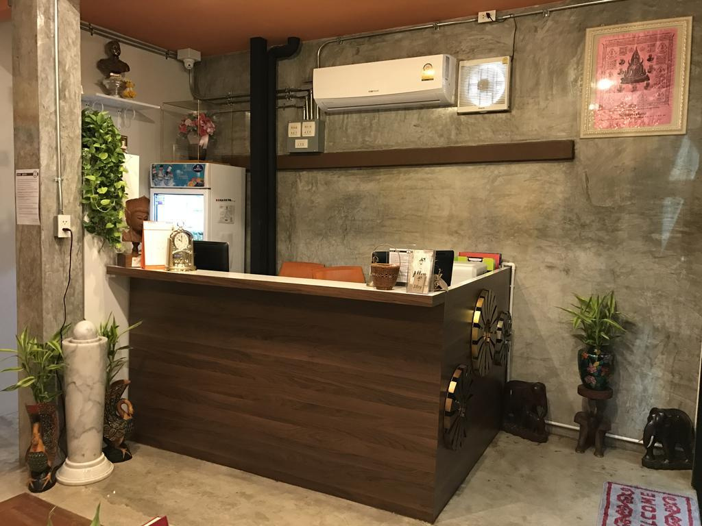 The Alley Hostel & Bistro