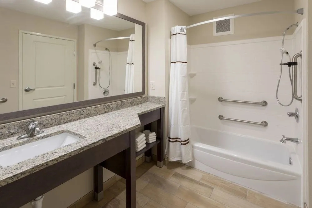 GrandStay Hotel & Suites Algona