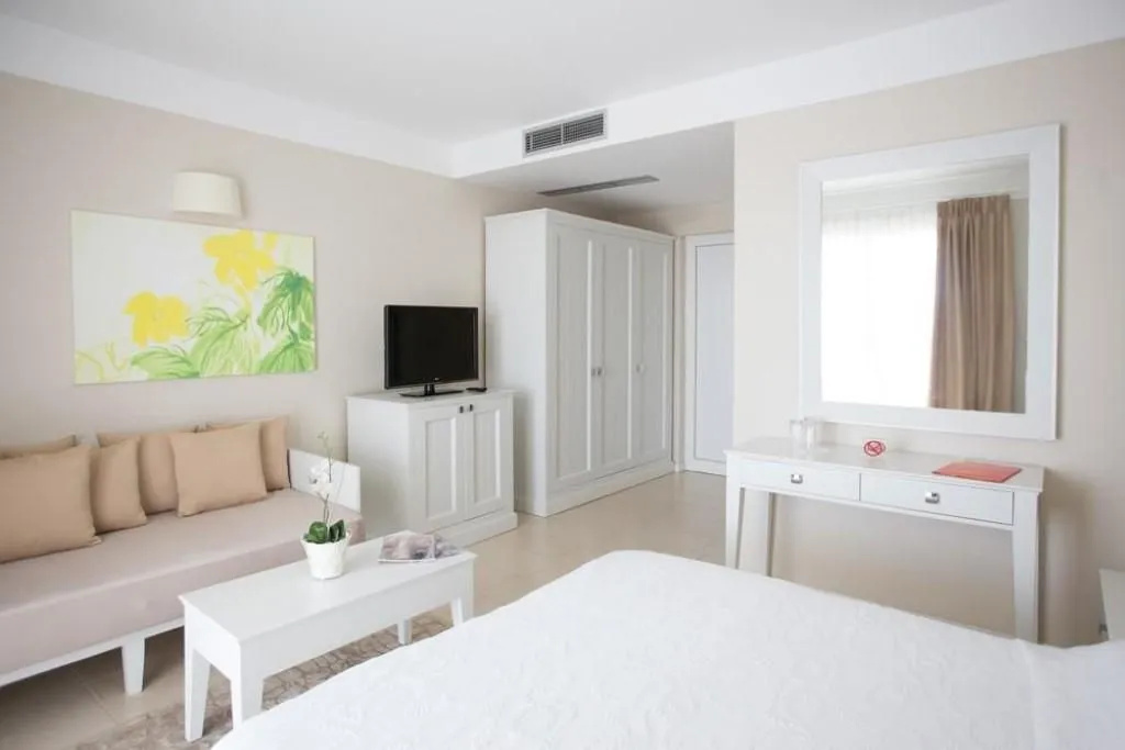 Folie Marine Hotel & Beach Club