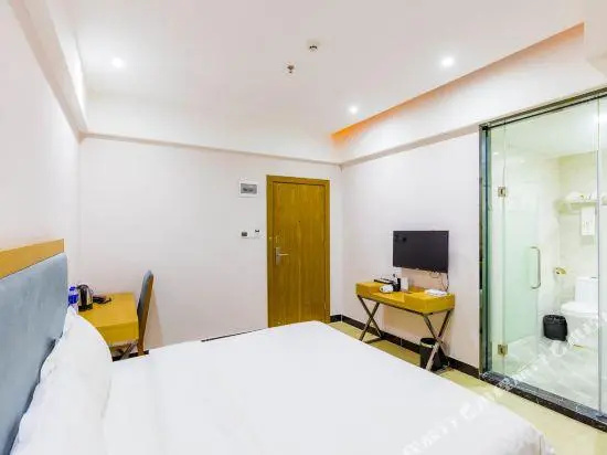 Jinlizhou Hotel (Gongbei Port Light Rail Station)