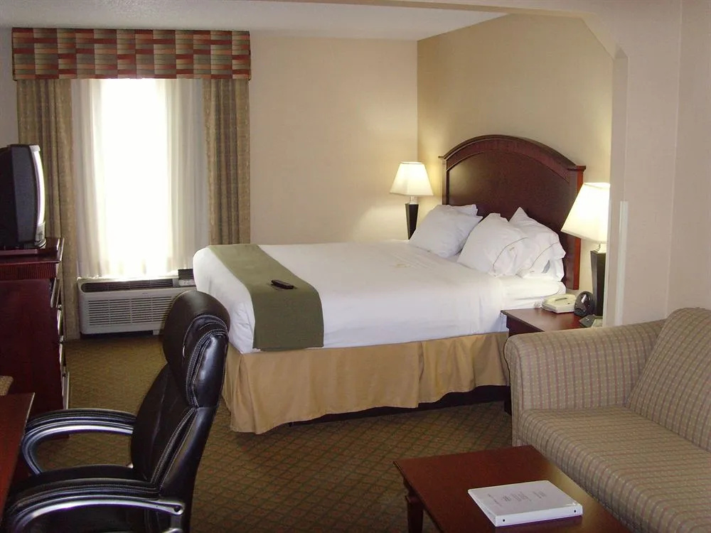 Holiday Inn Express Hotel & Suites Bentonville by IHG