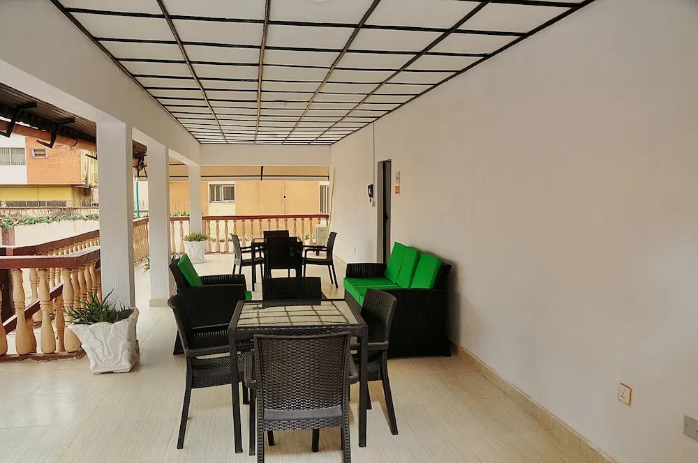 Jolie Suites