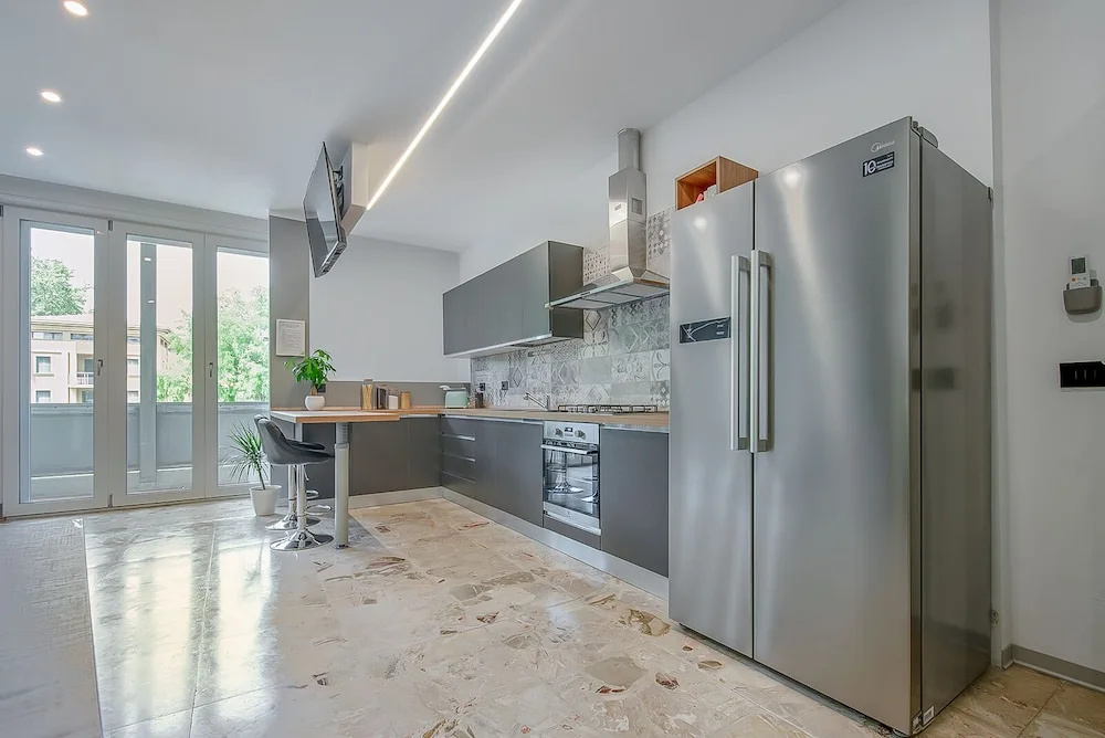 8 Bedroom Apartment in Reggio Emilia Center