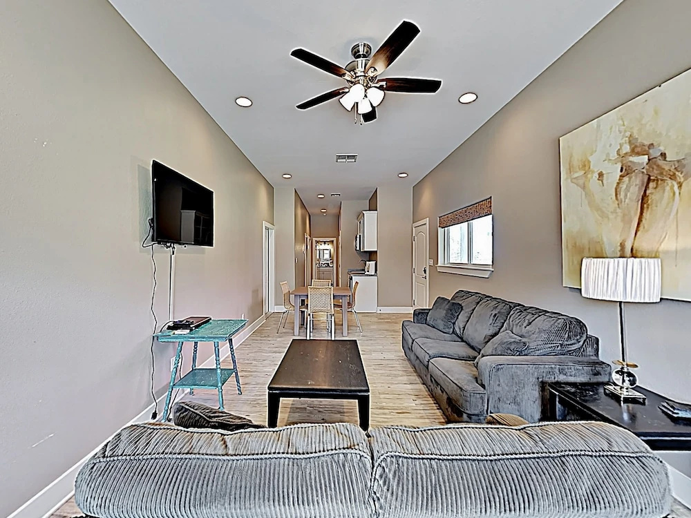 Coastal Getaway - Pool & Gulf Views, Walk To Beach 5 Bedroom Home