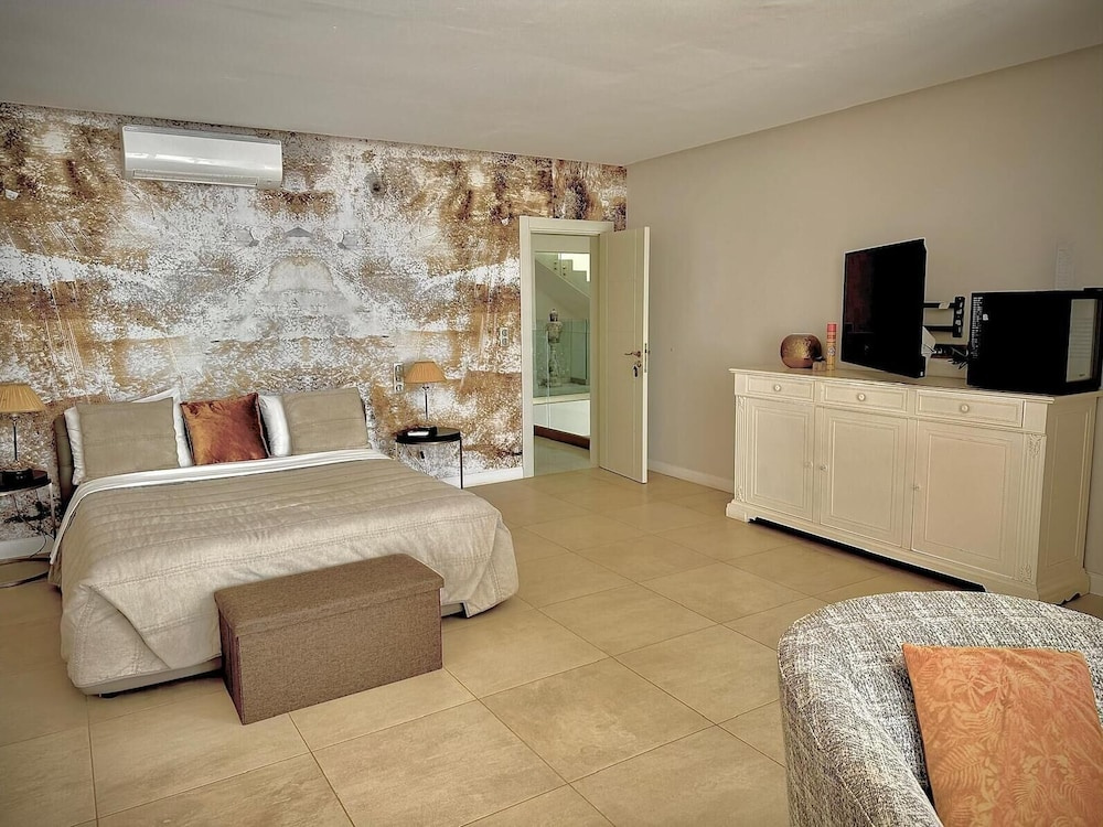 Villa Italia Somone Luxury Hotel