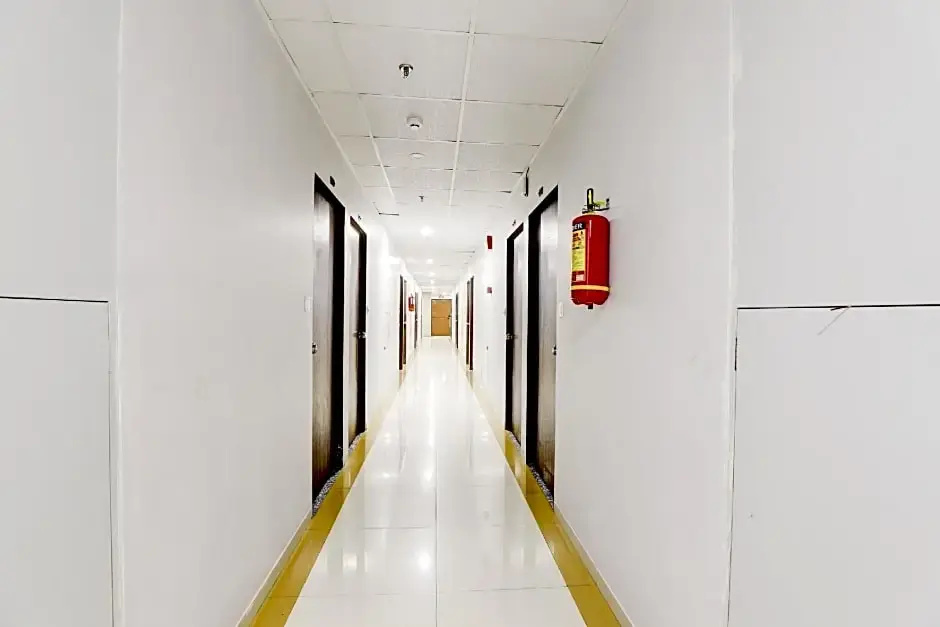 OYO SilverKey 80945 Ace Hotel