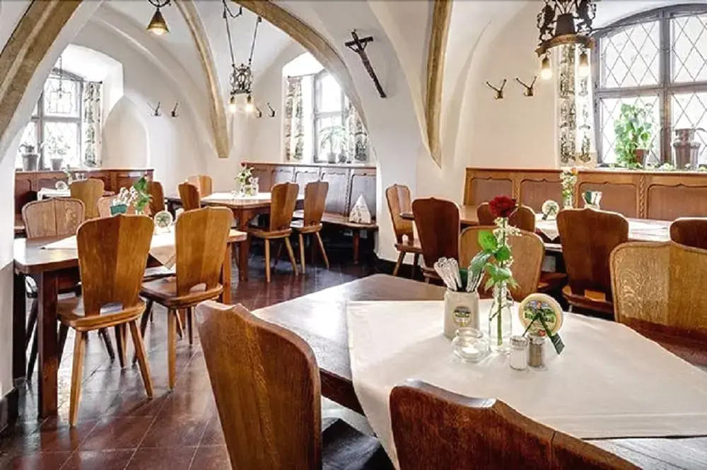Altstadt- und Businesshotel Pfaubräu - Brauereigasthof - Frühstücksbuffet - kostenfreie Radgarage - Hunde willkommen