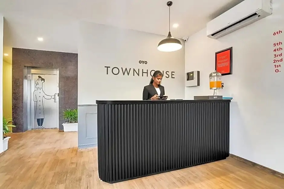 Super Townhouse Ulsoor Near Halasuru Metro Station