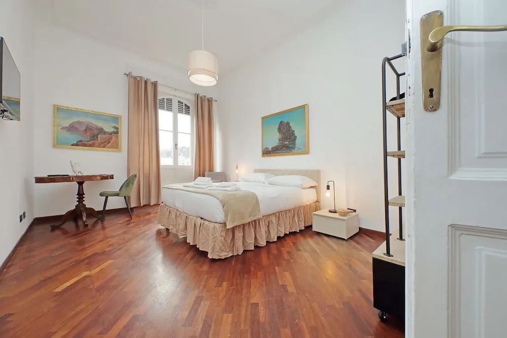 Giuliana Giant Apartment
