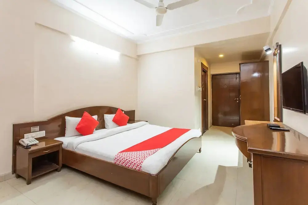 OYO 25042 Vikramaditya Hotel