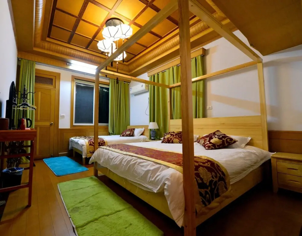 Wu Zhen  town dongshanling hotel(乌镇灵水居)