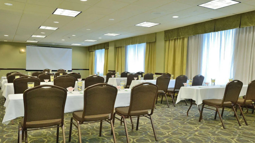 Holiday Inn Chicago/Oak Brook by IHG