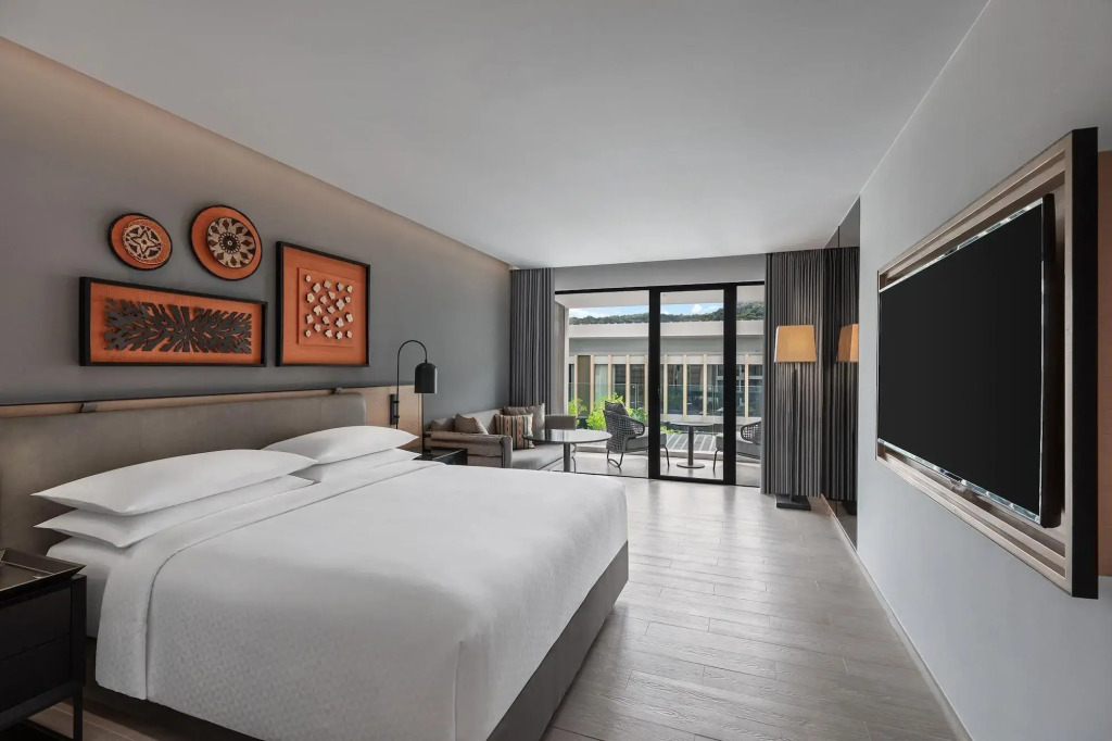 Four Points by Sheraton Phuket Patong Beach Resort