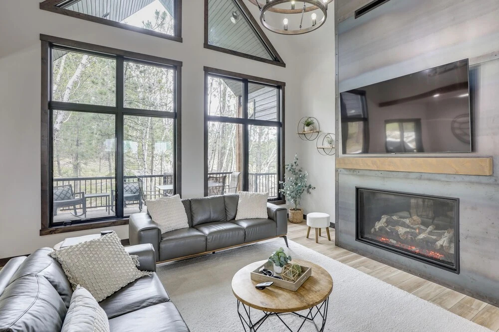 Luxurious Lead Vacation Rental w/ Private Hot Tub!