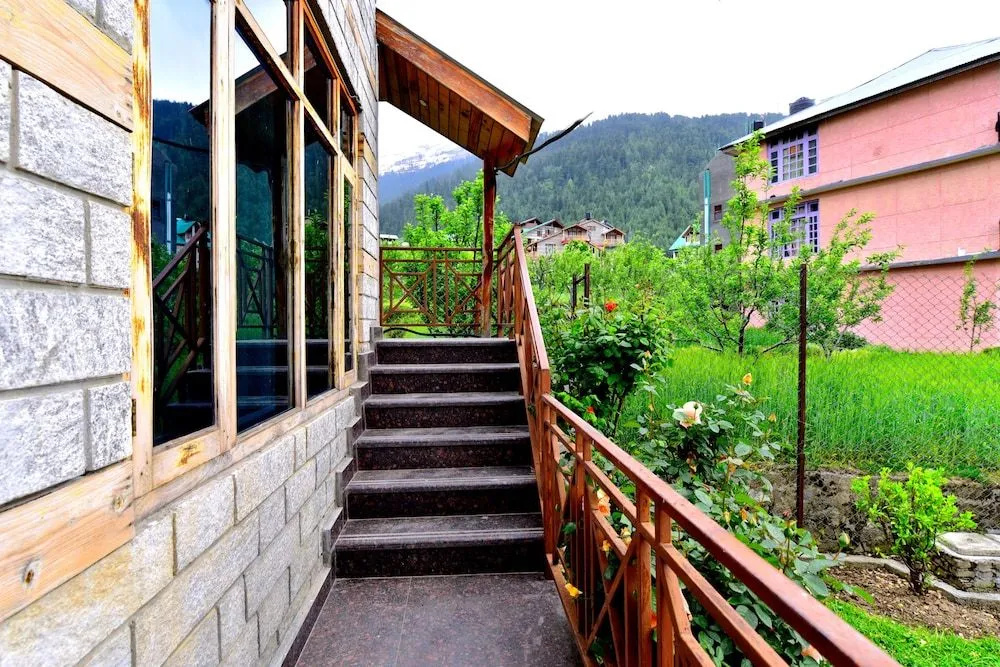 OYO 38759 Tara Cottages