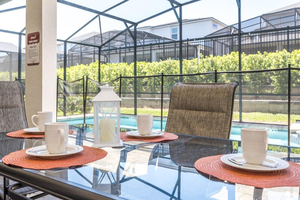 Avenger's, Frozen and Alice in Wonderland Themed Rooms! Private Pool and Modern Decor!