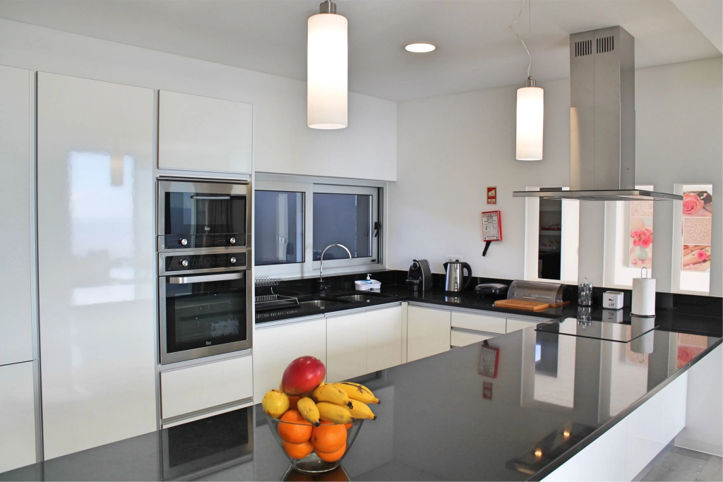 Modern cliff-top villa, panoramic sea-views, A/C, heated pool | Cliffscape