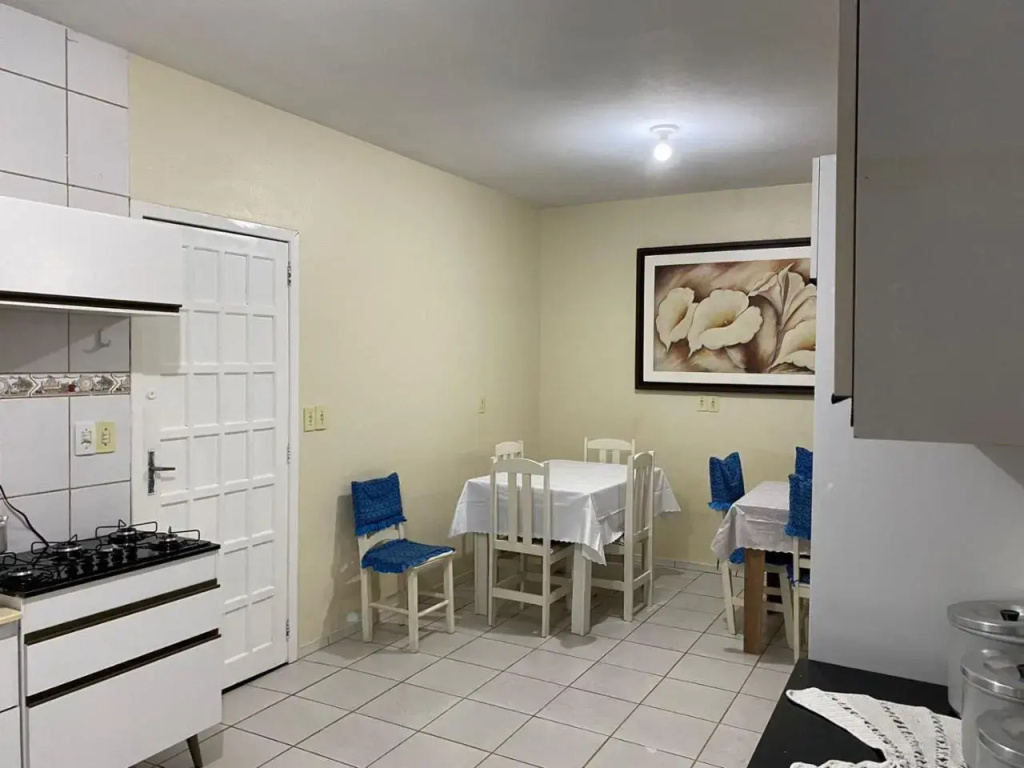 CASA com 3 QUARTOS 1000M DA PRAIA