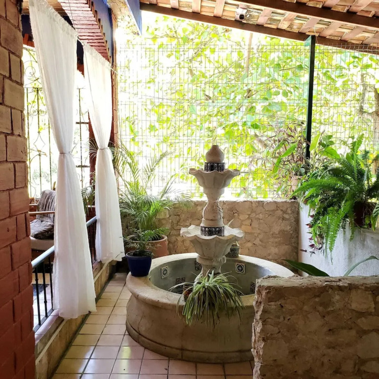 MayFlower Hotel & Hostal