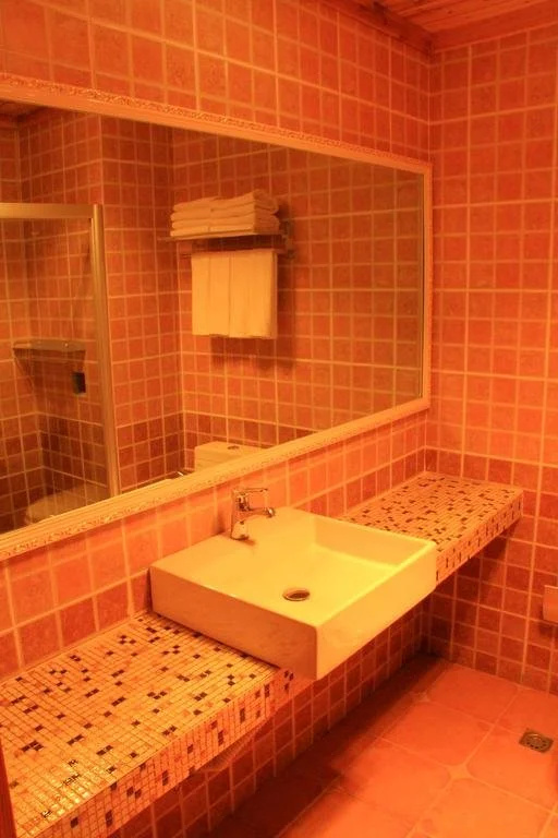 Green Tree Inn Express Tengchong Rehai Spa Jichang Road