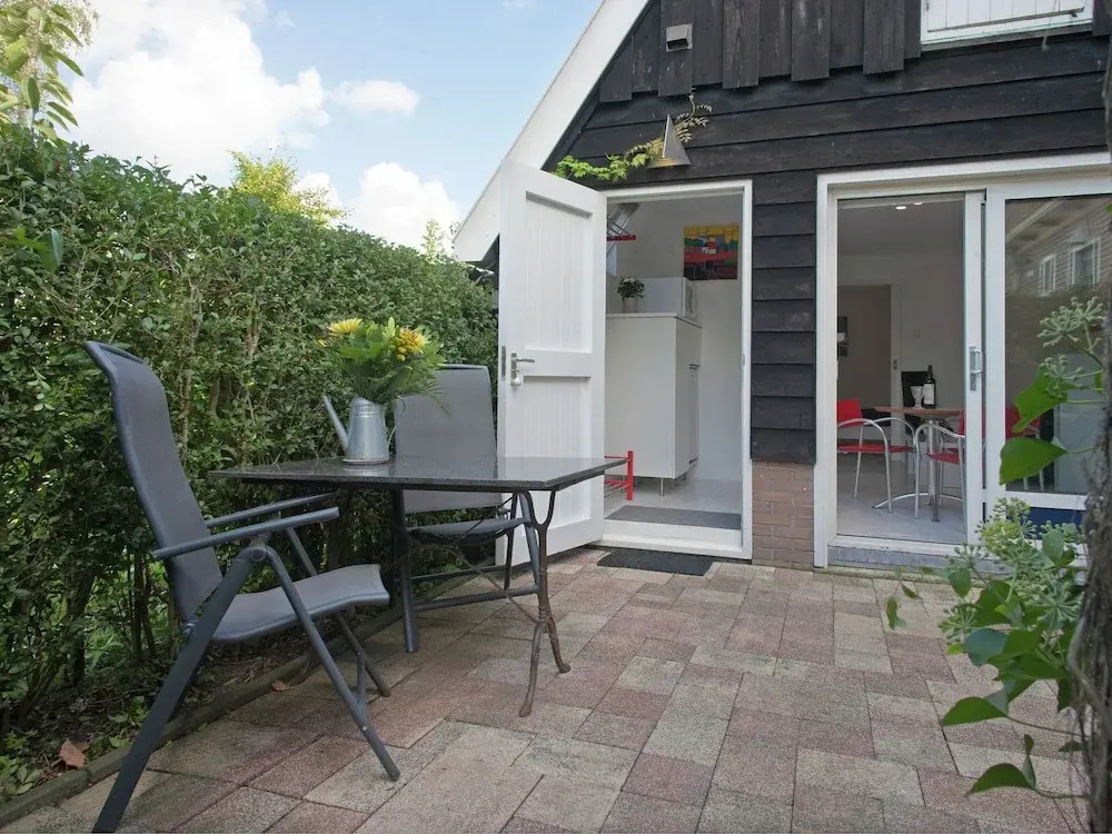 Beautiful Holiday Home Near Lawn Bowling in Krabbendam
