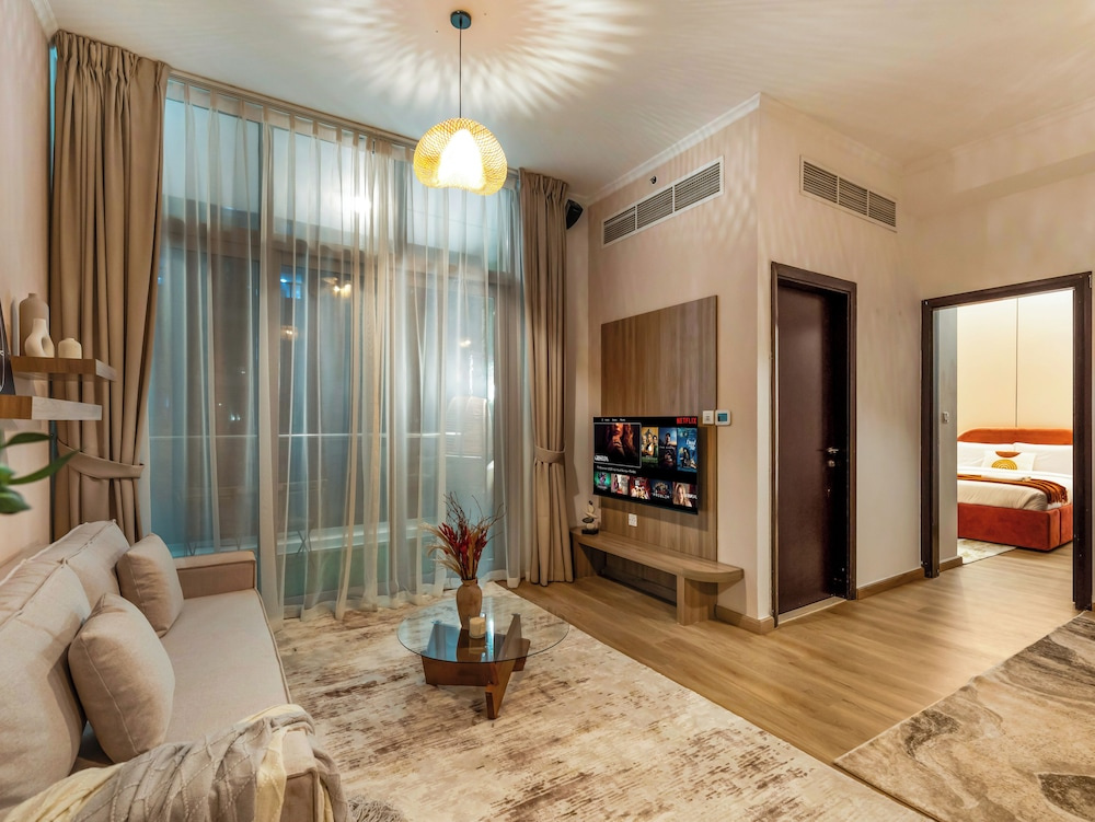 Urban Dubai Marina Stay Near Yacht