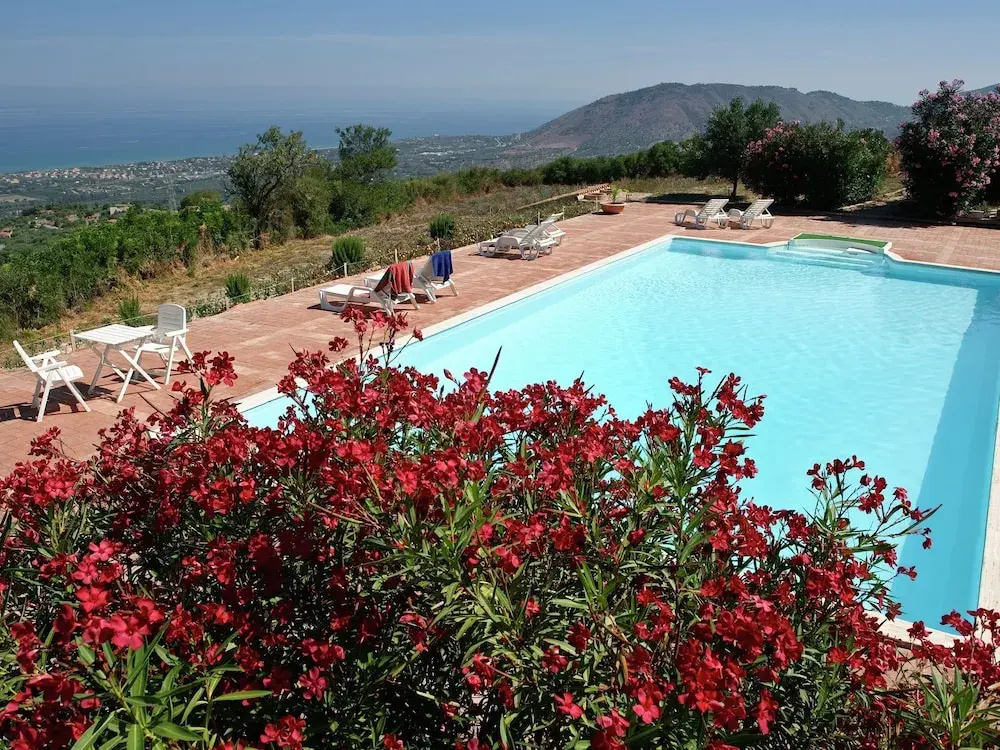 Sea Swimming Pool Garden Horse-riding Barbecue Terrace