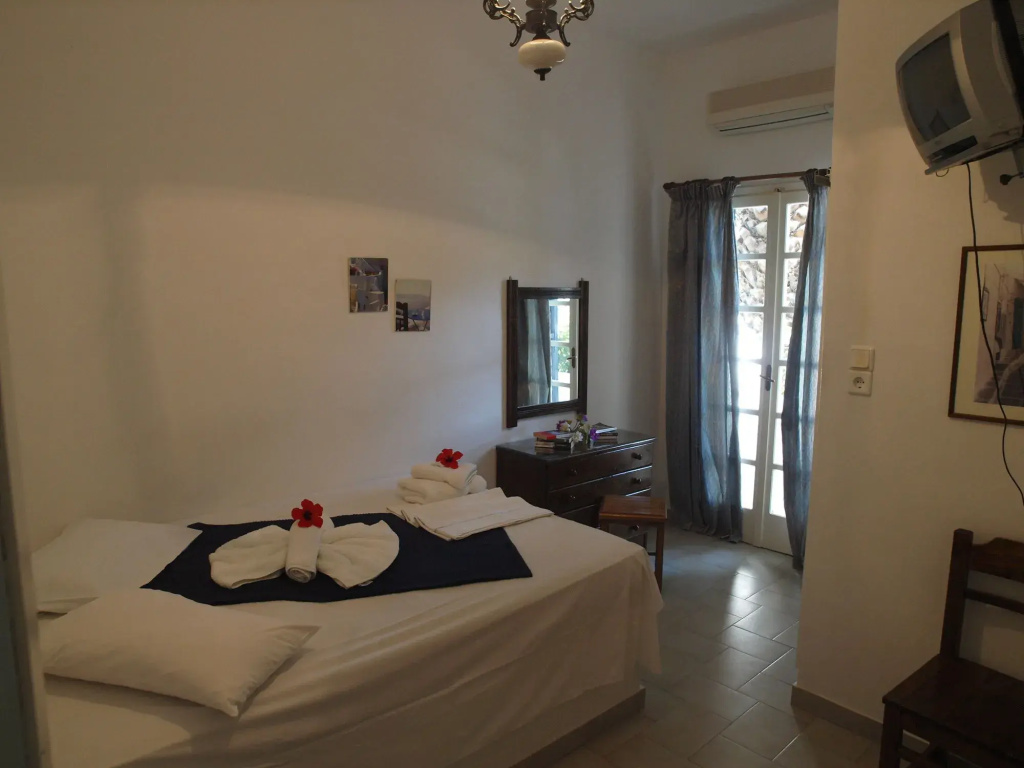 Eden Ios Rooms