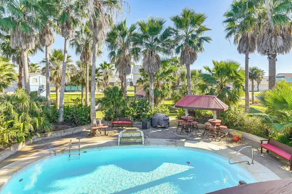 Private Pool, Deck & Patio: Galveston Oasis!