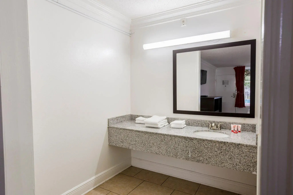 Calloway Inn & Suites