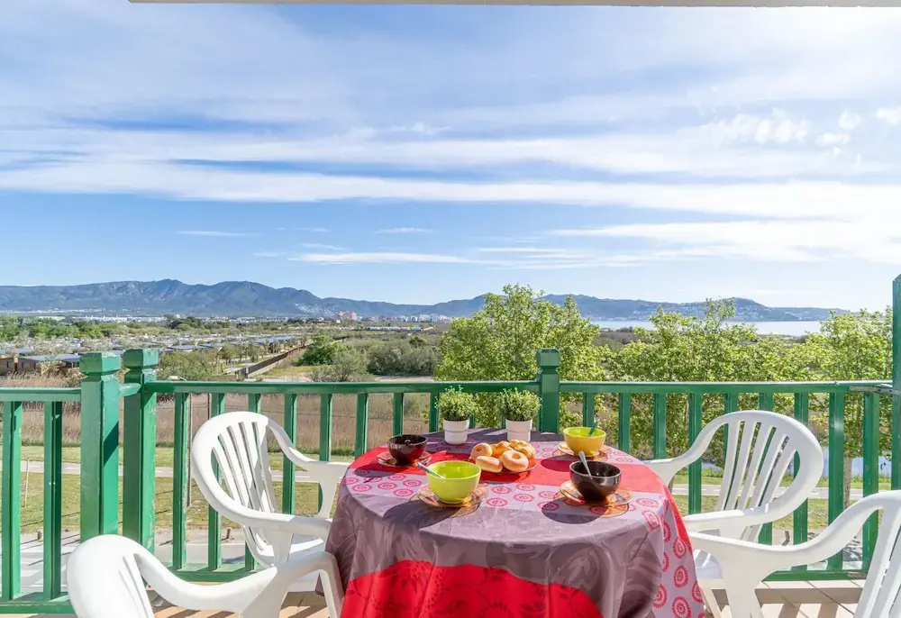 Sea & Mountain View Apartment