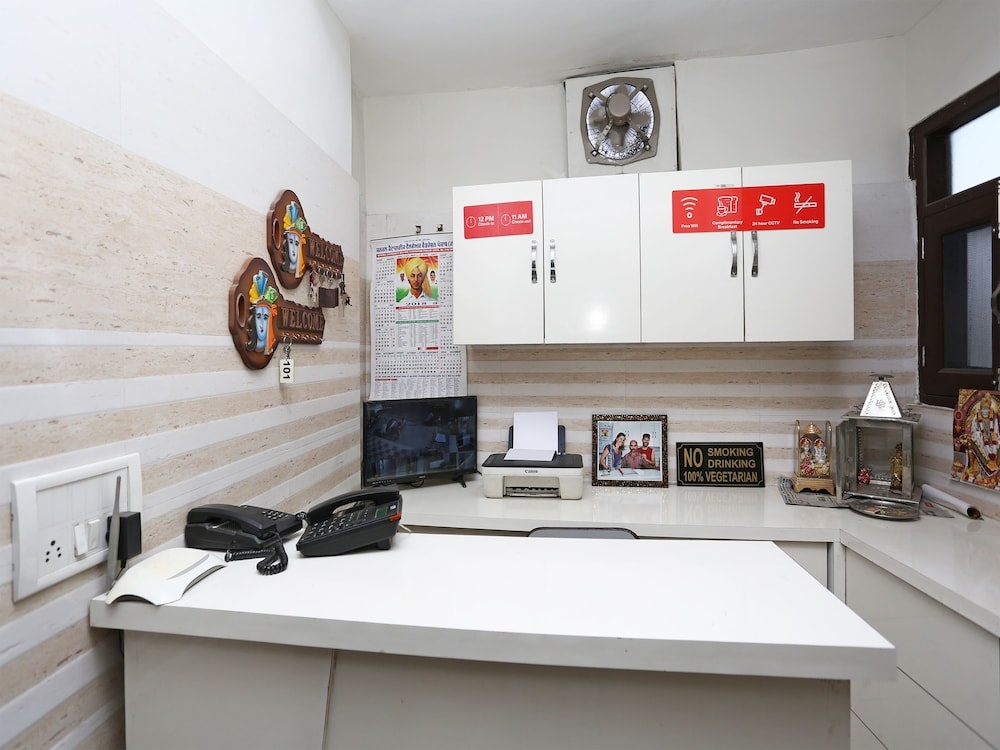 OYO 14971 C D Guest House